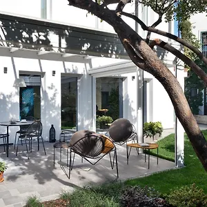 Conti 2*, Milano Italia